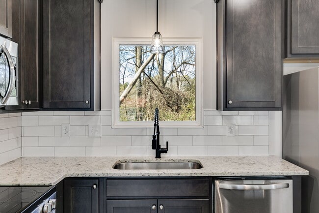 Building Photo - 319 Bledsoe St