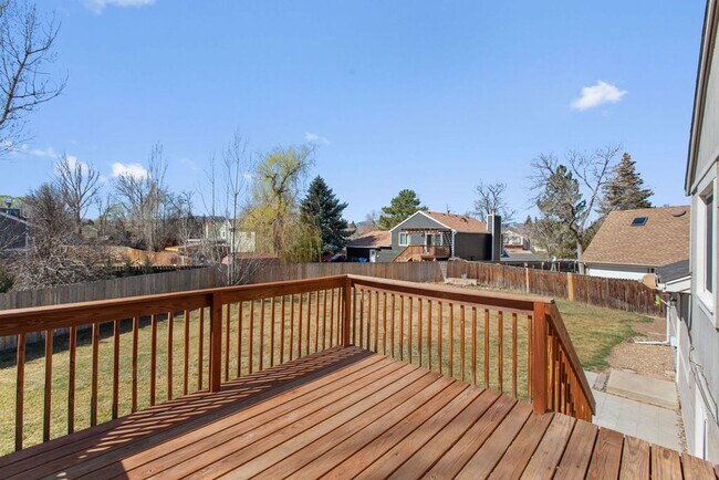 Building Photo - 4 Bedroom 2 Bathroom Large Yard in South West Fort Collins