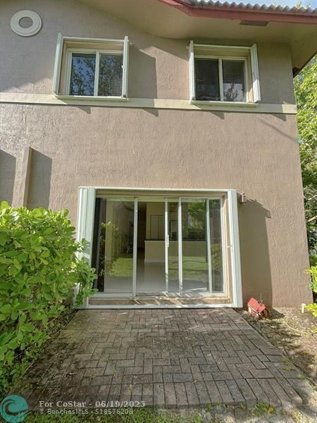Building Photo - 3118 Coral Ridge Dr
