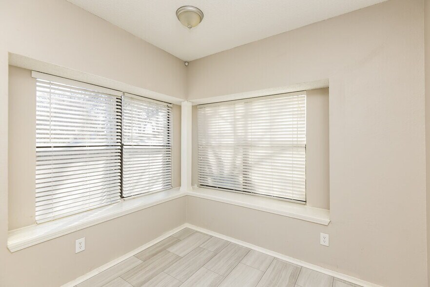 Building Photo - 910 Galaxy Dr