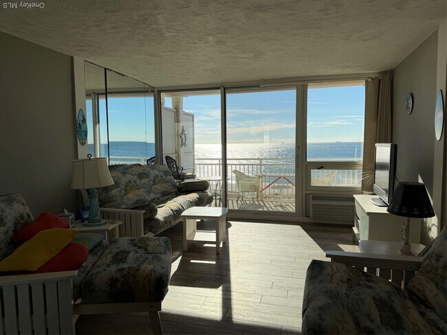 Building Photo - 830 Shore Rd