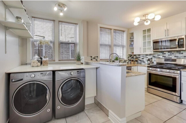 Building Photo - 1628 W Columbia Ave