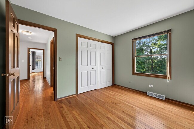 Building Photo - 683 Honeysuckle Dr
