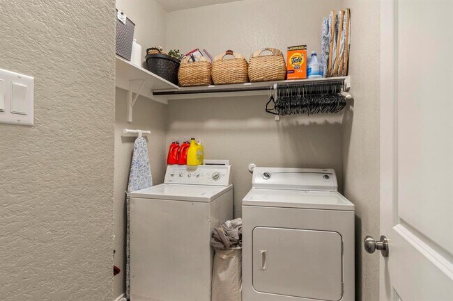 Building Photo - 5932 Bianca Dr