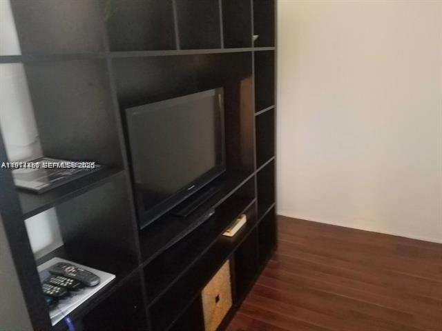 Building Photo - 1430 NE 170th St