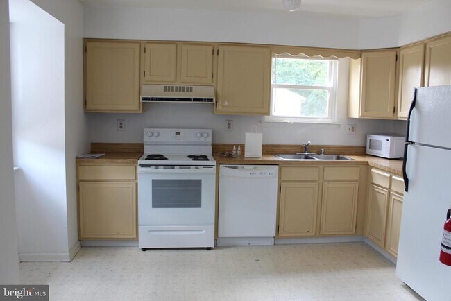Building Photo - 26 Deedre Ln
