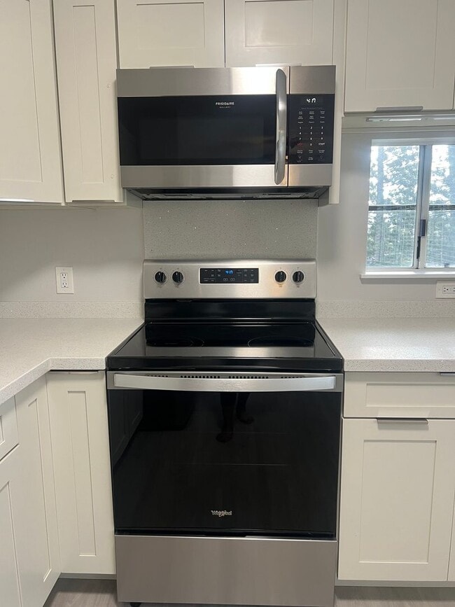 Building Photo - Excellent 1 Bedroom Mililani Mauka Townhouse, AC, 2 Parking