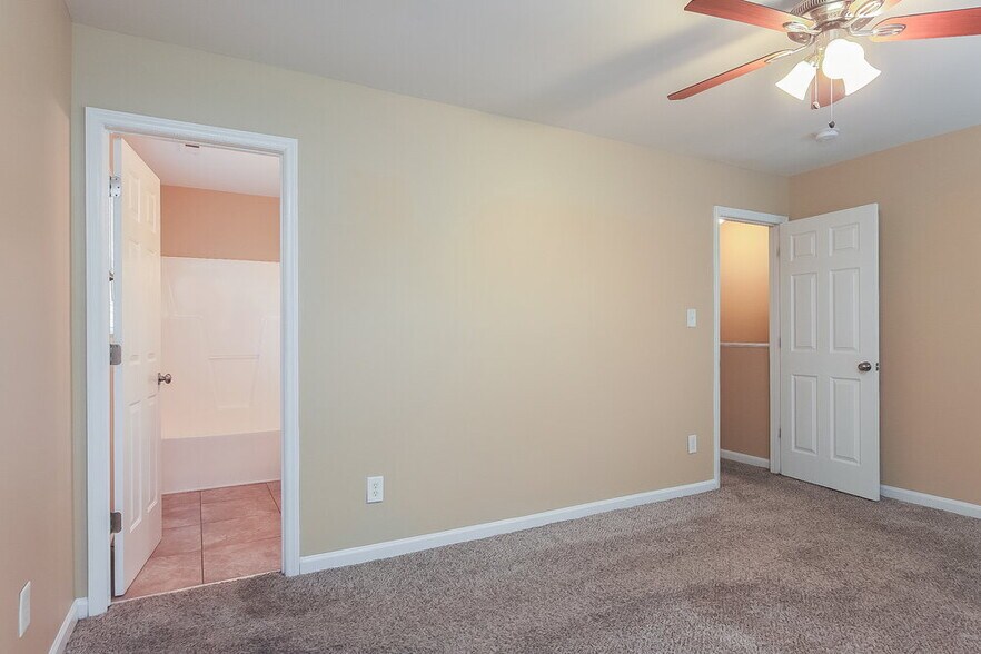 Building Photo - 2515 Dearborn Dr