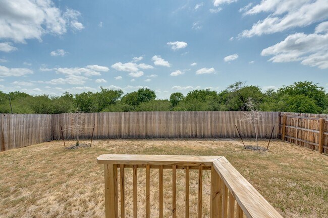 Building Photo - 4-BEDROOM HOME IN MISSION DEL LAGO