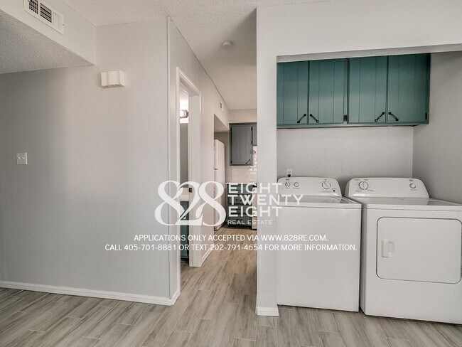 Building Photo - *AVAILABLE NOW!* Spacious 3 Bed/2.5 Bath Condo in East Norman!