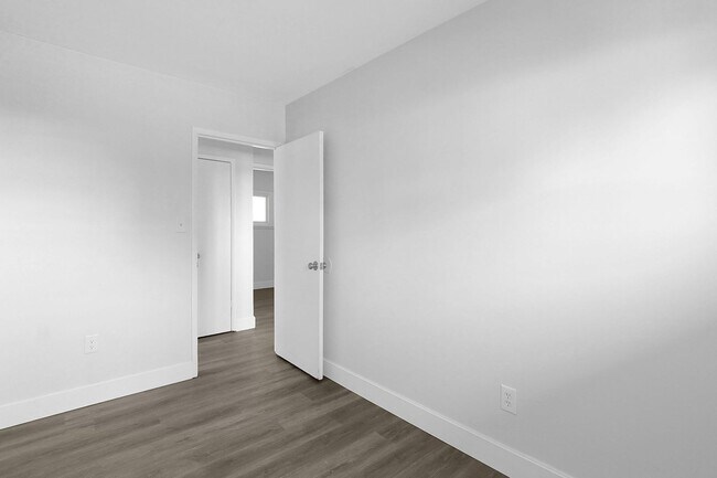 Building Photo - 886-888 Derrer Rd