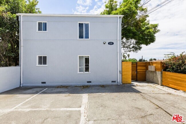 Building Photo - 2710 Bellevue Ave