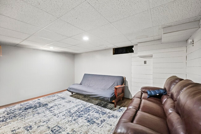 Building Photo - 133 Robbins Ave