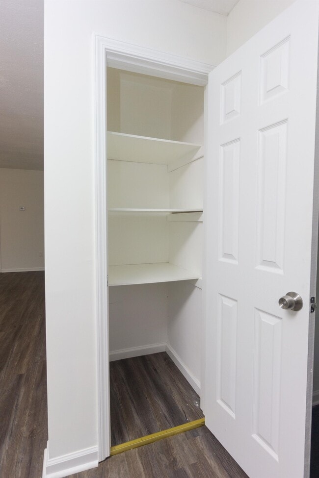 Building Photo - 231 Maple St