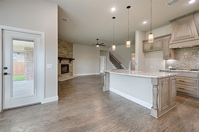 Building Photo - 521 Livia Irene St