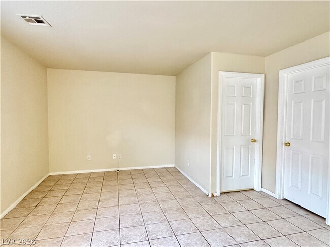 Building Photo - 8632 Shady Pines Dr