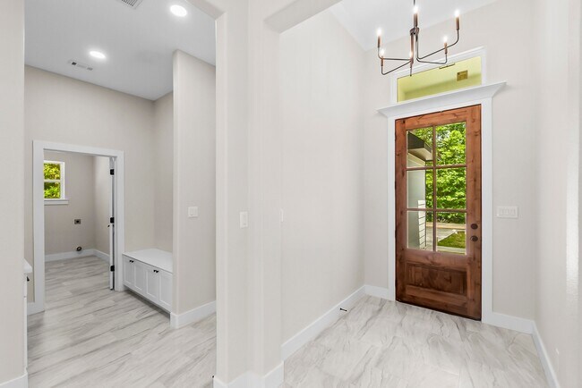 Building Photo - 244 Fawn Dr