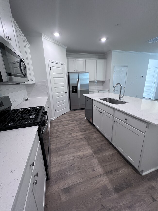 Building Photo - 6092 Knickerbocker Street