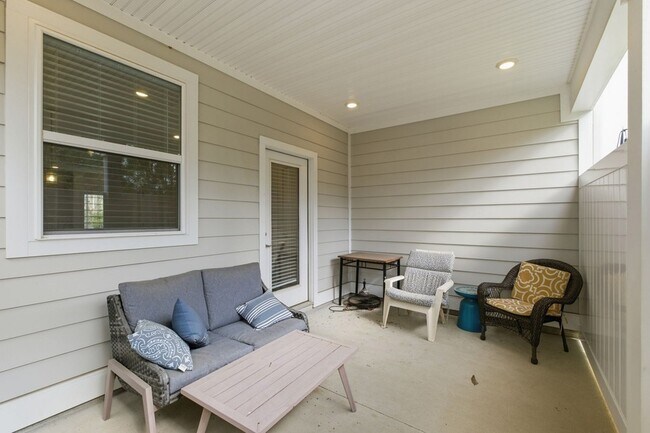 Building Photo - 1170 Dickerson Rd