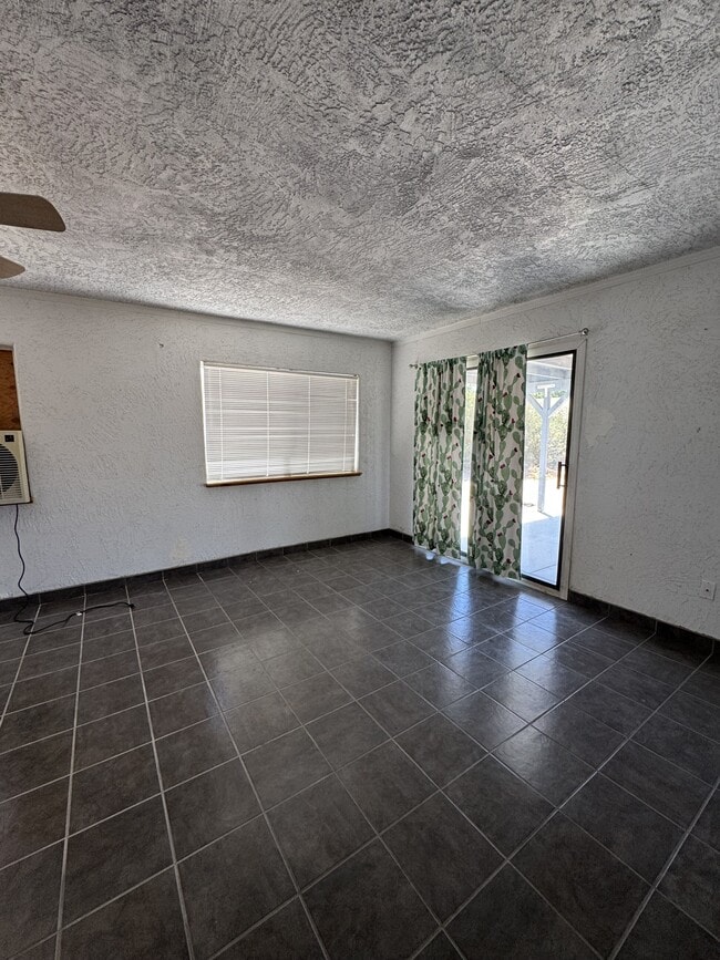 Building Photo - 9224 Greenwood Ave