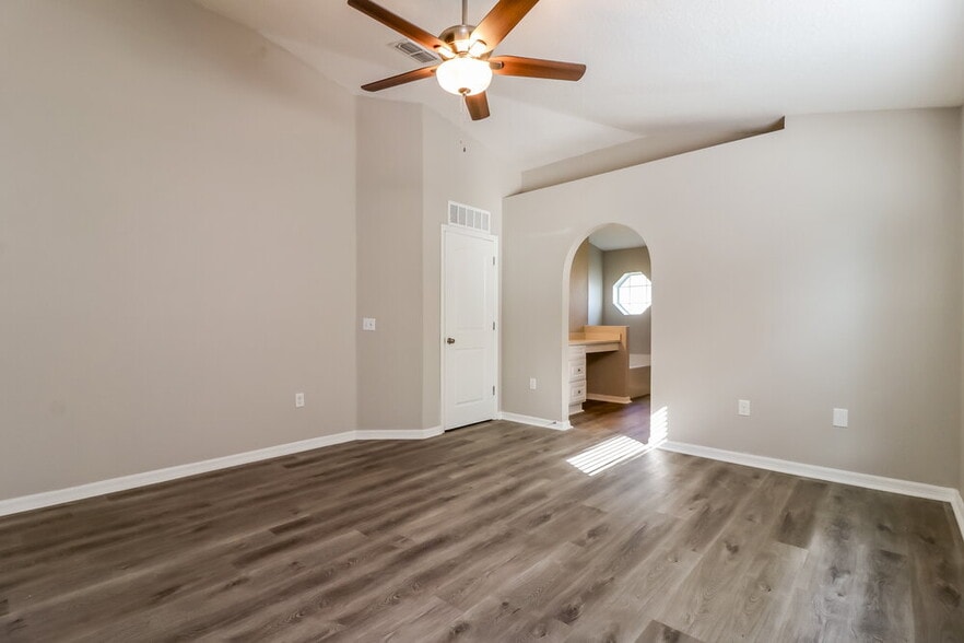 Building Photo - 1305 Alhambra Crest Dr