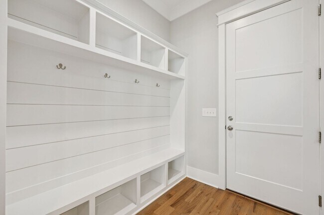 Building Photo - Gorgeous Rental! Like NEW!!!