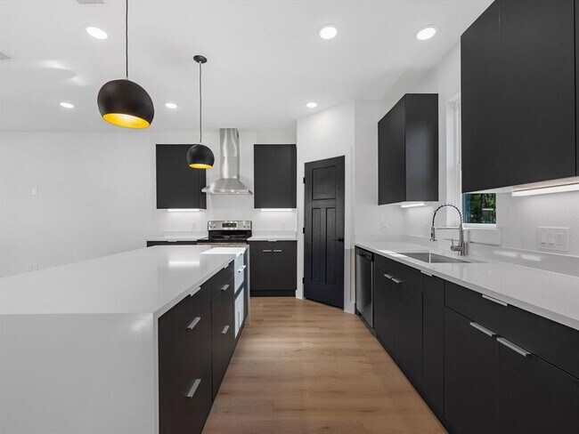 Building Photo - 10732 Twin Oak Dr
