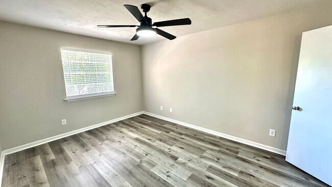 Building Photo - RENOVATED 2/2 w/ Updated Flooring, Paint, Appliances, & Fixtures! Open Floor Plan & Fenced Yard! ...