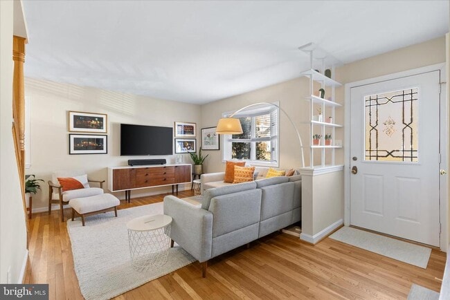 Building Photo - 10808 Hobson St