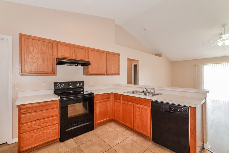 Building Photo - 310 Country Lakes Cir
