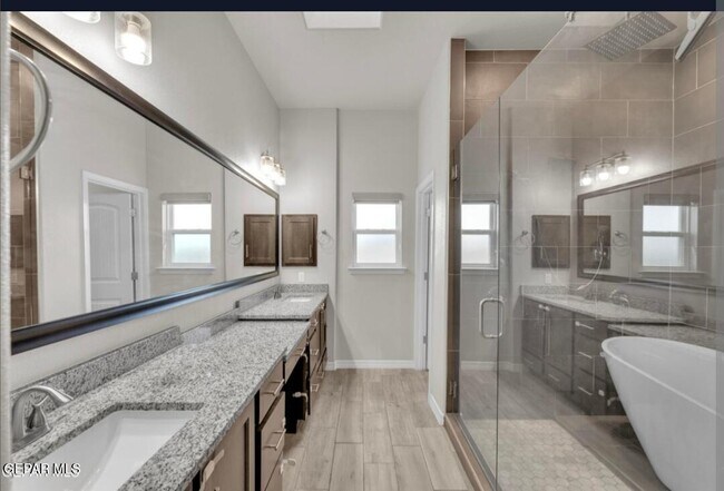 Building Photo - 13729 Lago Vista Ave