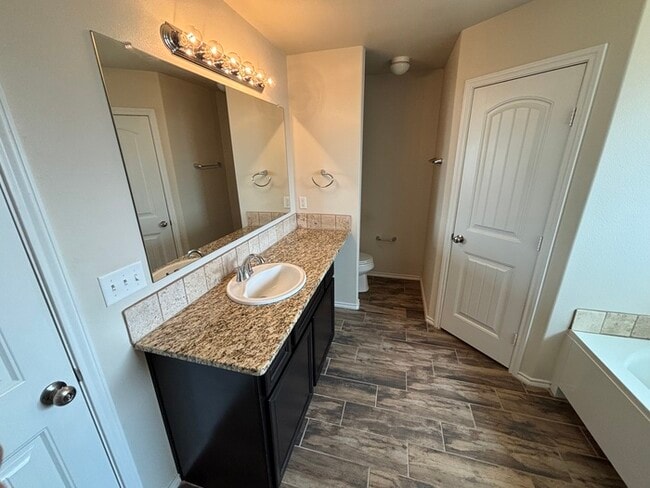 Building Photo - 3 bed 2 bath 2 car garage in Lone Star Trails!
