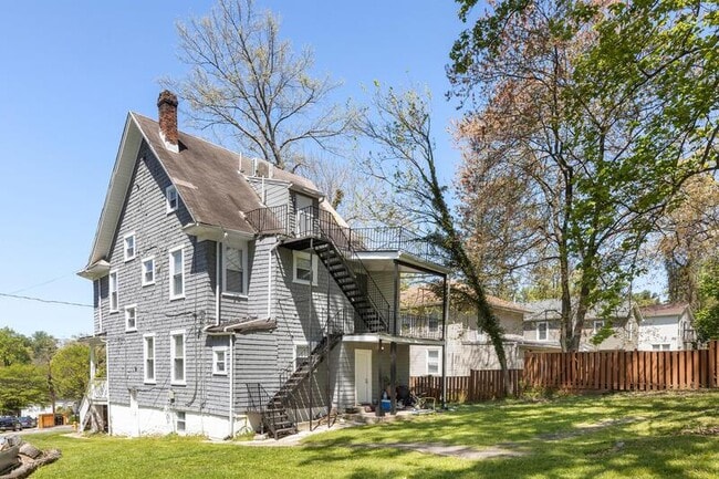 Building Photo - 5821 Royal Oak Ave