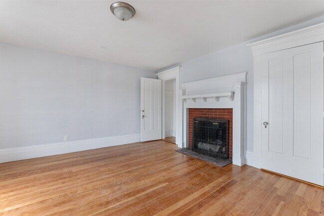 Building Photo - 109 Pleasant St