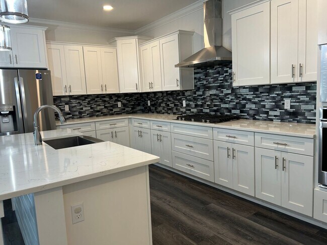 Building Photo - Immaculate 3/2 with Yard, Garage, and Pet ...