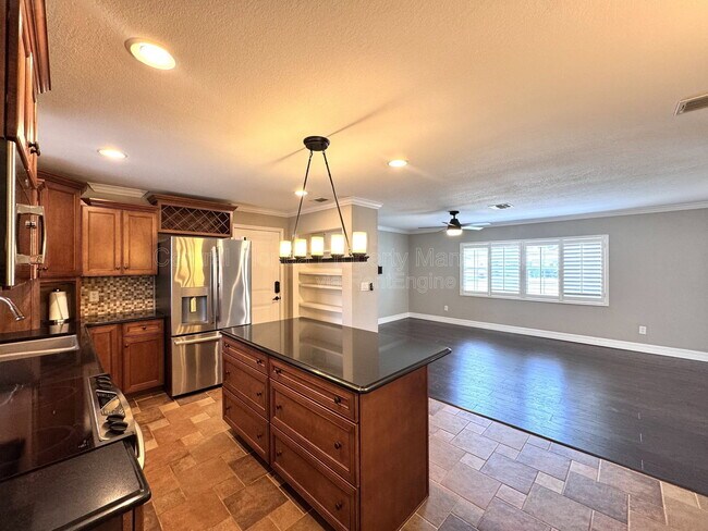 Building Photo - 3465 Balsam Dr