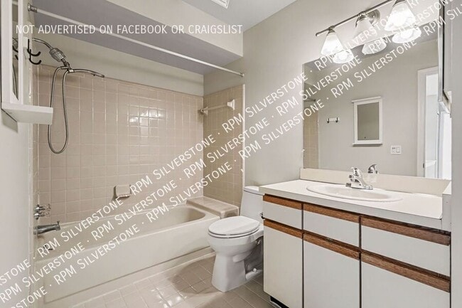 Building Photo - 452 Farmridge Ct