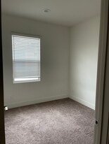 Building Photo - 405 S Reaghan Ln