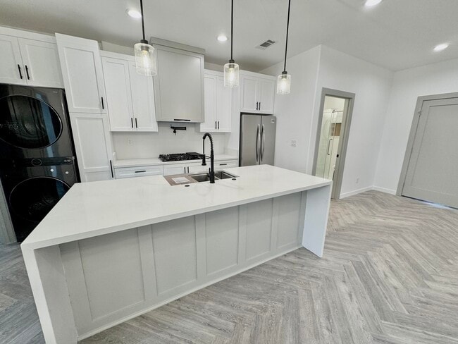 Building Photo - 2643 Summerchase Ave