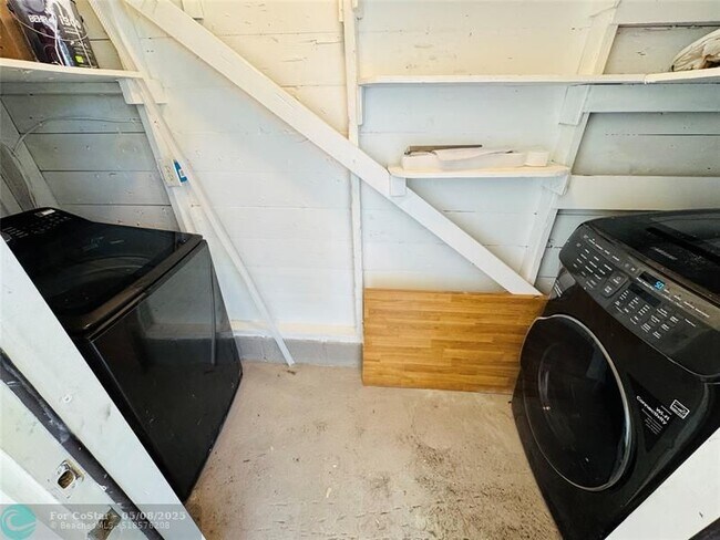 Building Photo - 1472 NE 30th Ct
