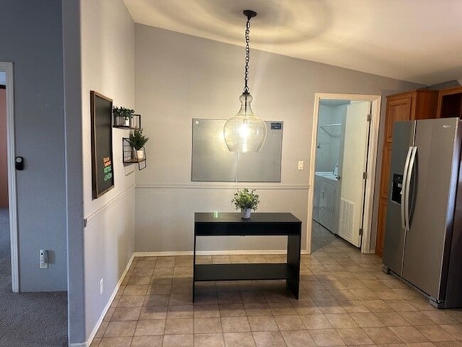 Building Photo - Stylish 3-Bed Home with Backyard & Garage!