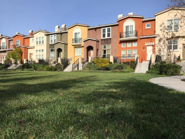 Building Photo - 353 Esfahan Ct