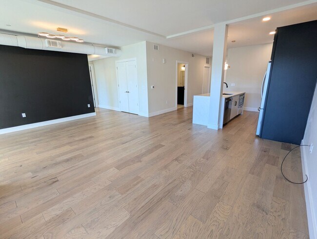 Building Photo - 2 Bedroom 2 Bathroom Condo at the Lawrence...