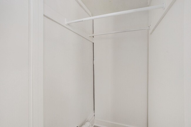 Building Photo - Charming 1-Bed/1-Bath Apartment – Newly Re...