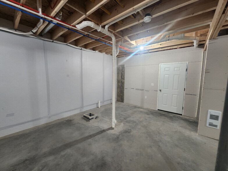 Building Photo - 69 Ivan Dr