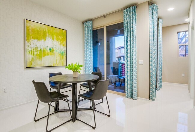 Building Photo - Stunning 3-bed, 3-bath townhome with bonus...