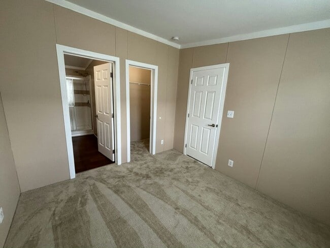 Building Photo - 6305 Colonial Dr