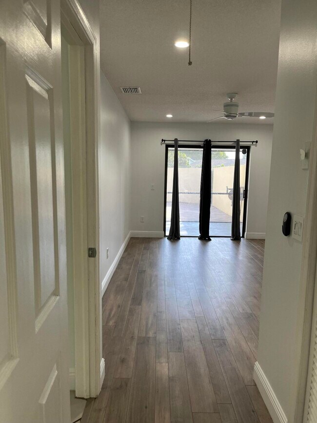 Building Photo - 1296 White Pine Dr