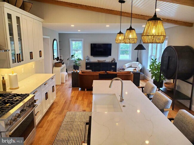 Building Photo - 15 Indian Spring Dr
