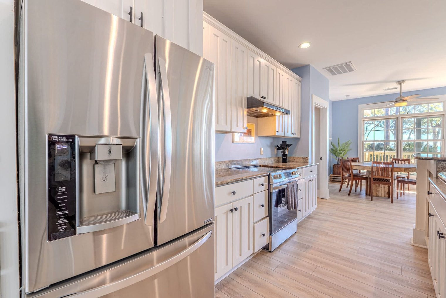 Building Photo - 152 Avenue of Oaks